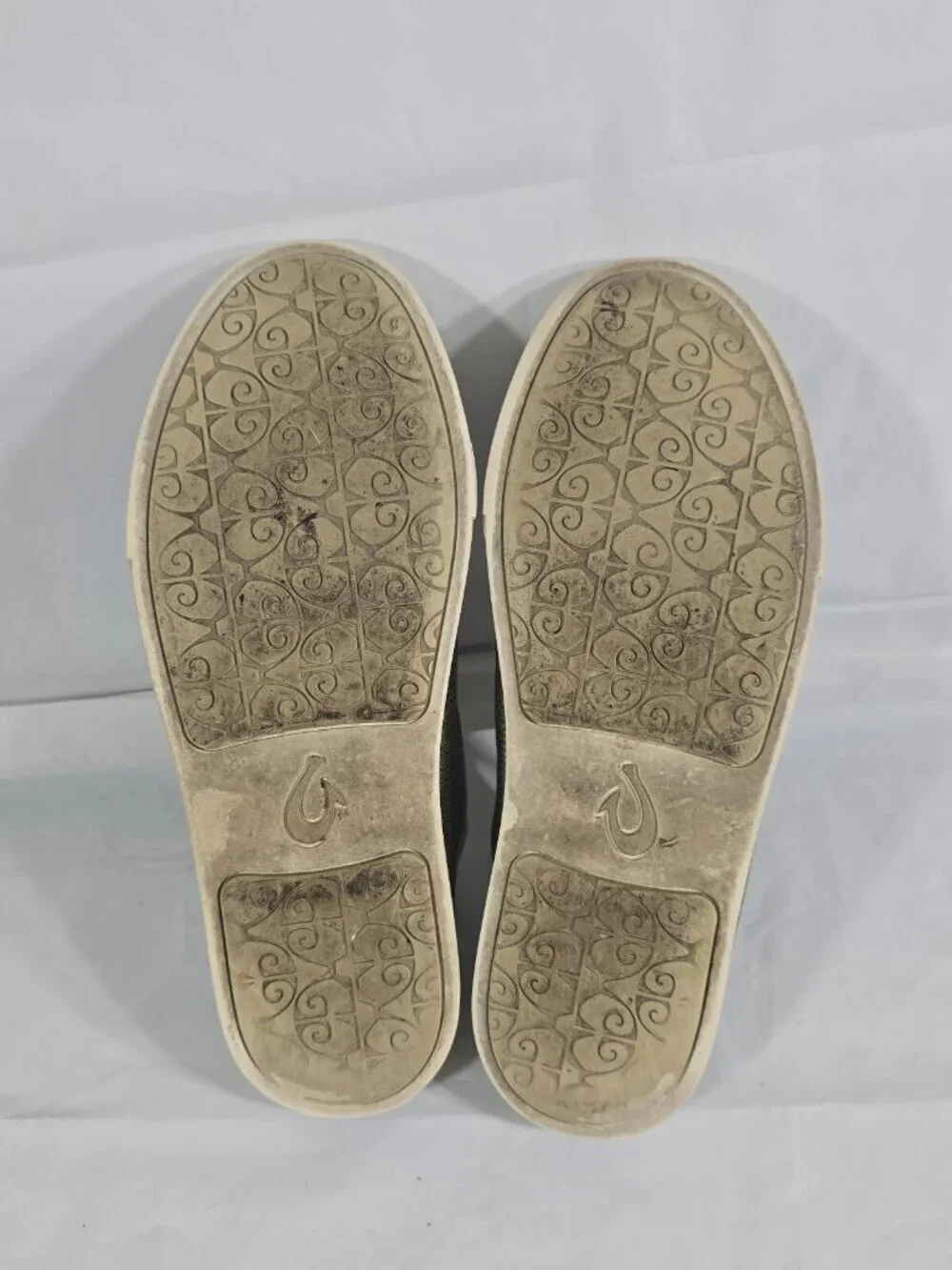 Olukai Pehuea Li Tapa Knit Sneakers Women Size 9 Gray Lace Up Travel Resortwear